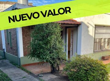 Casa · 100m² · 3 Ambientes · 3 Cocheras · Casa en Venta 3 Ambientes con 3 Cocheras y Patio
