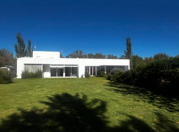 Casa · 180m² · 5 Ambientes · 4 Cocheras · Casa en Venta 3 Dorm., Pileta en Campos de Roca 2