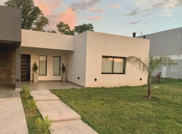 Casa · 200m² · 4 Ambientes · 2 Cocheras · Alquiler de Casa con 4 Ambientes en El Barrio La Magdalena, Canning