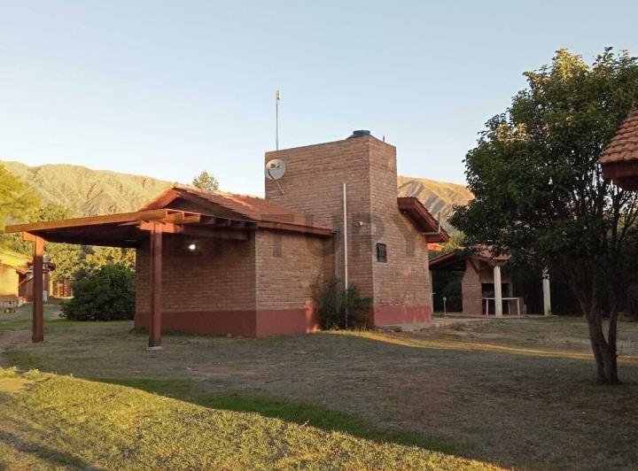 Hotel · 130m² · 4 Dormitorios · 5 Cocheras