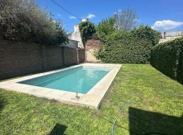 Casa · 220m² · 5 Ambientes · 1 Cochera · Casa en Venta La Plata
