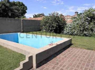 Terreno · 210m² · 5 Ambientes · 1 Cochera · Casa en Venta en 122 E/ 42 y 43 – La Plata