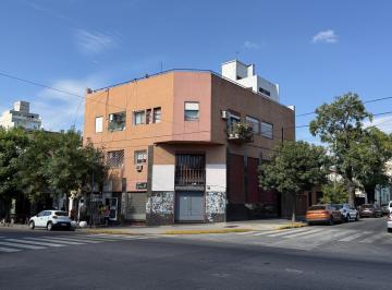 Local comercial · 323m² · Amplio Local a La Venta en Esquina, 3 Plantas con Gran Potencial