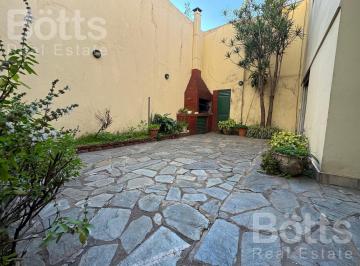 Casa · 250m² · 5 Ambientes · 3 Cocheras · Casa en Venta - 5 Amb - Cochera 3 Autos - Patio - Parrilla - Terraza - a 5 Cuadras de Plaza Irlanda