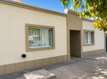 Casa · 149m² · 5 Dormitorios · Casa en Perdriel Barrio Semi Privado Seguridad 4hs Piscina 5 Habotaciones 2 Baños