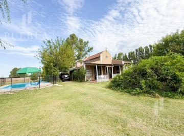 Casa · 5000m² · 4 Ambientes · Venta Casa Quinta en San Vicente de 5000 m² con Piscina y Arboleda Añosa