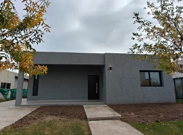 Casa · 179m² · 5 Ambientes · 2 Cocheras · Casa en Santa Lucia Pilar del Este