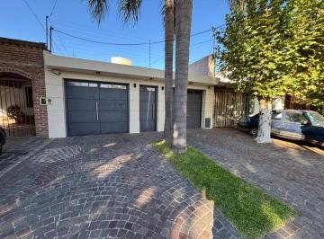 Casa de 5 ambientes, Quilmes · Casa 5 Ambientes con Cochera Multiple de Gran Categoria en Venta, Excelnte Zona