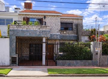 Casa · 112m² · 5 Ambientes · 1 Cochera · Casa en La Florida