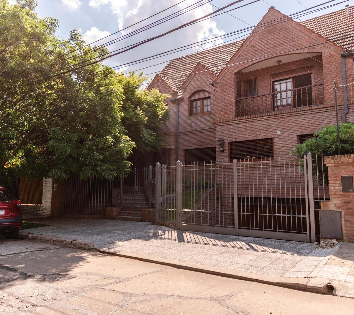 Aristóbulo del Valle 1200