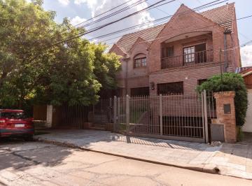 Casa · 346m² · 6 Ambientes · 3 Cocheras · Sensacional Casa en Venta y Alquiler en El Mejor Sector de Martínez, de Av Libertador Al Río.
