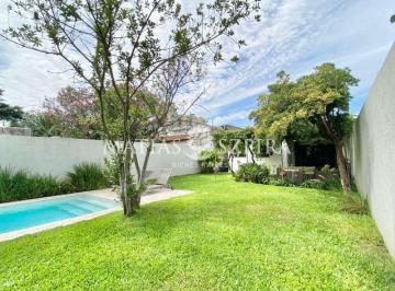 Casa · 100m² · 3 Ambientes · 1 Cochera · Oportunidad! Casa a Reciclar con Quincho, Pileta y Parque a Nuevo!