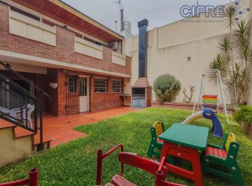 Casa · 190m² · 4 Ambientes · 1 Cochera · Casa 4 Ambientes Jardín y Cochera en Villa Pueyrredon