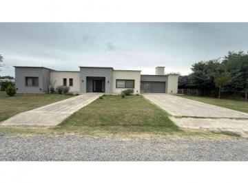 Casa · 290m² · 4 Dormitorios · 3 Cocheras · Alquiler Casa en Santa Irene, Comarcas de Luján