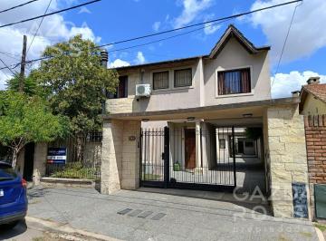 Casa · 78m² · 3 Ambientes · 1 Cochera · Casa en Venta en Adrogue