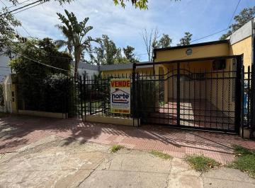 Casa · 280m² · 3 Dormitorios · 1 Cochera · Casa en Granadero Baigorria