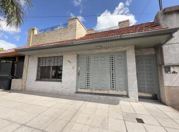 Casa · 125m² · 3 Ambientes · 1 Cochera · Casa en Venta con Amplio Fondo