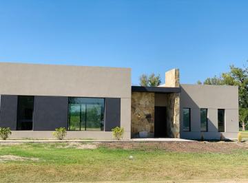 Casa · 165m² · 4 Ambientes · 3 Cocheras · Venta Casa a Estrenar Club de Campo La Elina Lujan