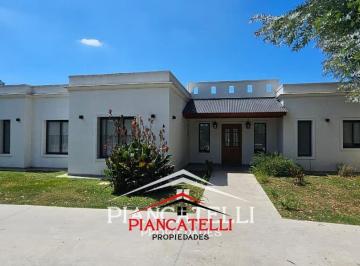 Casa · 174m² · 4 Ambientes · 5 Cocheras · Casa en Venta con 4 Ambientes en Santa Irene