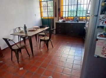 Casa de 4 ambientes, Villa General Mitre · Venta Casa con Jardin Sobre Lote 8,66x27