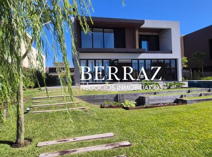 Casa · 550m² · 7 Ambientes · 2 Cocheras