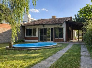 Casa de 3 ambientes, Ituzaingó · Casa en Lote Propio con Jardín, Pileta y Garaje – Excelente Potencial –