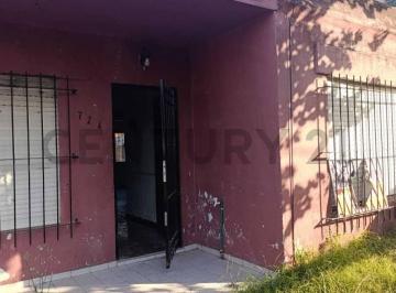 Casa · 300m² · 3 Ambientes · 1 Cochera · La Casa Que Estas Buscando en Isidro Casanova