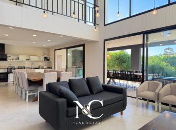 Casa · 280m² · 5 Ambientes · 1 Cochera · Casa en Venta en Costa Esmeralda en Maritimo III