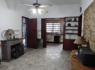 Casa · 223m² · 3 Ambientes · 1 Cochera · Venta Casa Multifamiliar de 3 Ambientes con Patio y Cochera, en Haedo