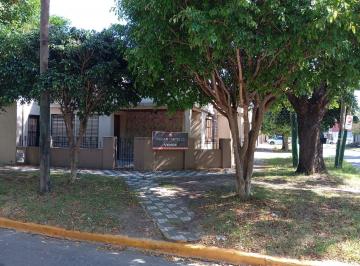 Casa · 92m² · 3 Ambientes · 1 Cochera · Casa en Temperley Oeste