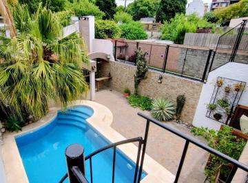 Casa · 329m² · 6 Ambientes · 5 Cocheras · Casa en Venta o Permuta de 4 Dorm. en San Martin Centro