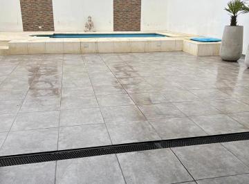 Casa · 255m² · 4 Ambientes · 2 Cocheras · Venta Casa Estilo Chalet con Galpón y Piscina Villa Ballester