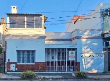 Casa · 160m² · 4 Ambientes · 1 Cochera · Casa en Venta en Haedo, Morón, G. B. a. Zona Oeste