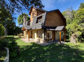 Casa de 4 ambientes, San Carlos de Bariloche · Chalet en Alquiler con Piscina y Parque en La Cascada