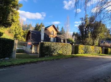 Casa de 4 ambientes, San Carlos de Bariloche · Chalet en Alquiler con Piscina y Parque en La Cascada
