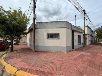 Casa · 170m² · 5 Ambientes · 1 Cochera · Casa en Esquina en Barrio 9 de Julio - Apta Crédito