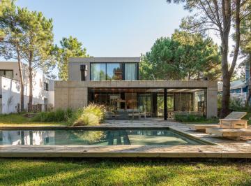 Casa · 395m² · 5 Ambientes · 2 Cocheras · Casa en Venta Costa Esmeralda Golf II