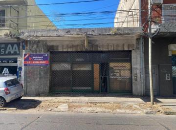 Local comercial · 160m² · Local Comercial 80 m² y 2 Deptos S/ Lote 8,66 X 59