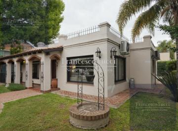 Casa · 97m² · 4 Ambientes · 1 Cochera · Casa en Venta 4 Ambientes Sobre Lote Central con Pileta en Banco Provincia de Bs. As.