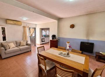 Casa · 115m² · 3 Ambientes · 1 Cochera · Casa en Venta Apto Banco Amplio Jardin, La Plata