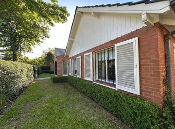 Casa de 5 ambientes, San Isidro · Casa en Venta en Una Sola Planta en Acassuso
