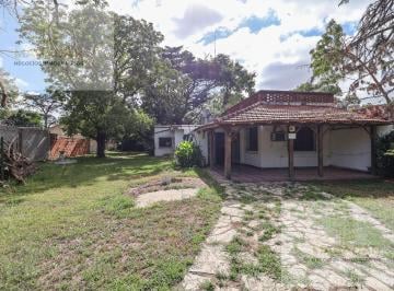 Quinta vacacional · 208m² · 3 Ambientes · 2 Cocheras · Venta - Quinta 3 Amb y Jardin de Invierno - Salida a 2 Calles - Moreno - Acepta Permuta