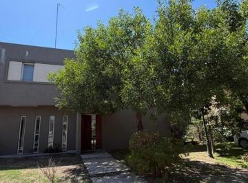 Casa · 120m² · 4 Ambientes · 1 Cochera · Casa 4 Ambientes en Venta, Los Robles