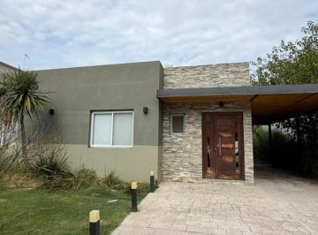 Casa · 130ha · 5 Ambientes · 1 Cochera · Venta Casa 4 Ambientes, Los Arces de La Cañada