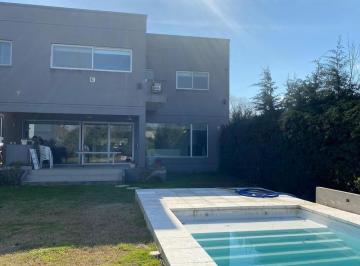 Casa · 240m² · 6 Ambientes · 3 Cocheras · Venta - Robles del Monarca - La Lonja
