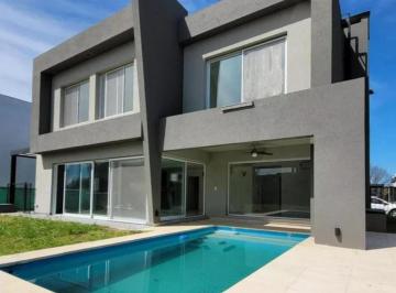 Casa · 240m² · 5 Ambientes · Venta de Casa Lagoon Pilar