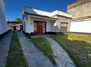 Casa · 110m² · 3 Ambientes · 5 Cocheras · Casa - Villa Ballester