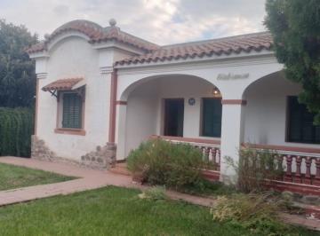 Casa · 208m² · 12 Ambientes · 1 Cochera · Casa en Barrio Centro