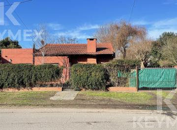 Casa · 200m² · 6 Ambientes · 1 Cochera · Casa en Villa Elisa