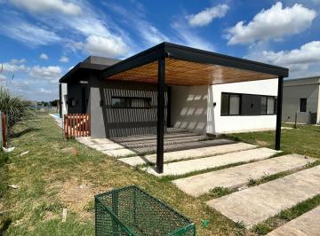 Casa · 170m² · 4 Ambientes · 2 Cocheras · Casa a Estrenar en Alquiler, Barrio San Felipe, 4 Ambientes